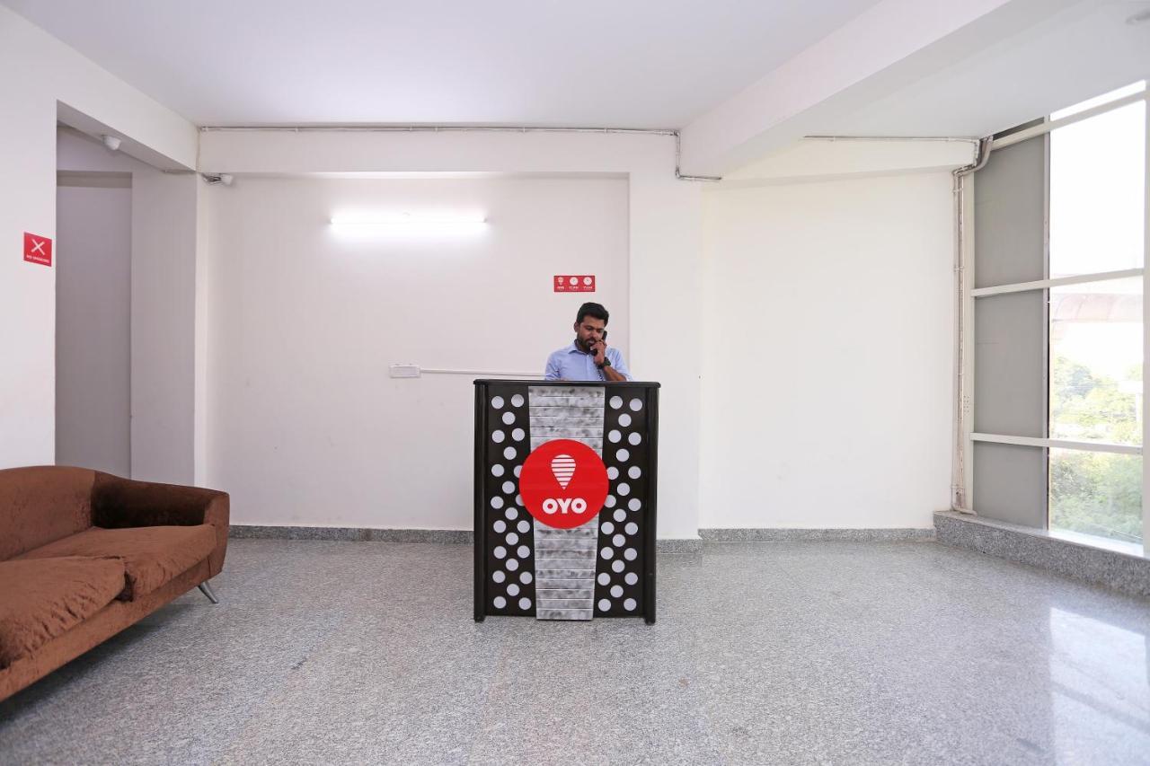 Oyo Dlf Cyber City Near Aravali Biodiversity Park Gurgaon Esterno foto