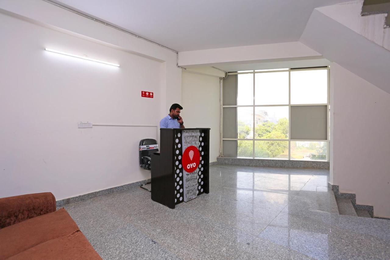 Oyo Dlf Cyber City Near Aravali Biodiversity Park Gurgaon Esterno foto
